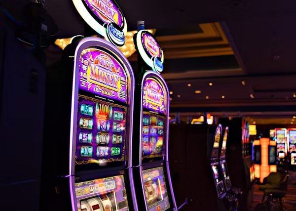 Dasbor promosi mingguan bakarat menampilkan cashback yang tersedia untuk Sic Bo Dadu dan permainan lainnya